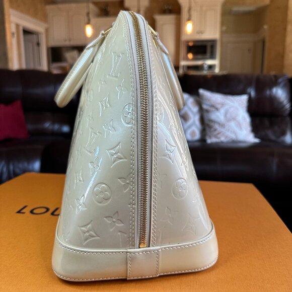 Authentic Louis Vuitton Monogram Vernis Blanc Corail Alma GM Satchel - Picture 4 of 16